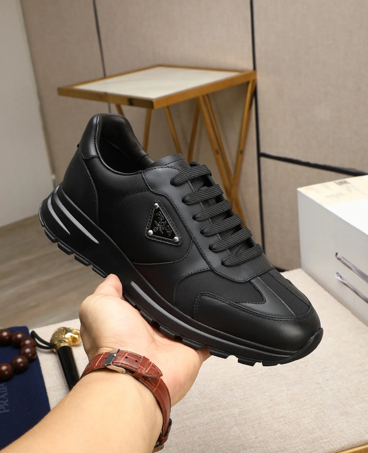 Men's shoes 💰600 Top quality New hot models on the official website, timeless for a century, 🆘 Trendy brand (Prada) mainly promotes hot models, avant-garde and versatile fashion men's shoes private version molding, cowhide surface splicing 1:1 oil edge treatment... fashionable and simple, original imported cowhide lining cowhide feet; the atmosphere and personality are more fashionable, eye-catching and pursuing class, it will subvert the old idea and be a must-have for fashion trendsetters with you! Must keep it for yourself! High-end comfort, high-end quality workmanship. Size: 38-44 Various colors available. full package